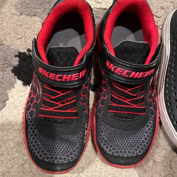 Boys shoes by sketchers sizes 13-1 - Picture 2 of 10